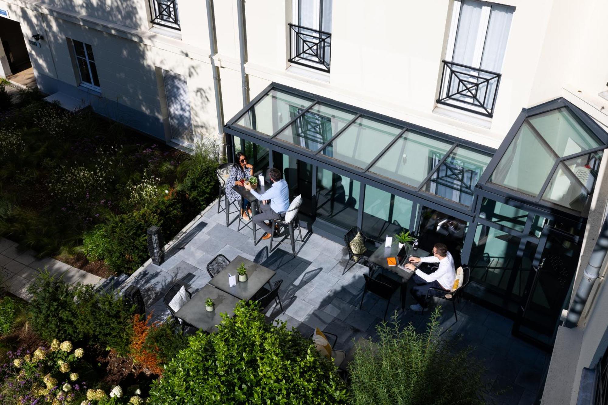 Hotel Baudouin Валенсиен Екстериор снимка