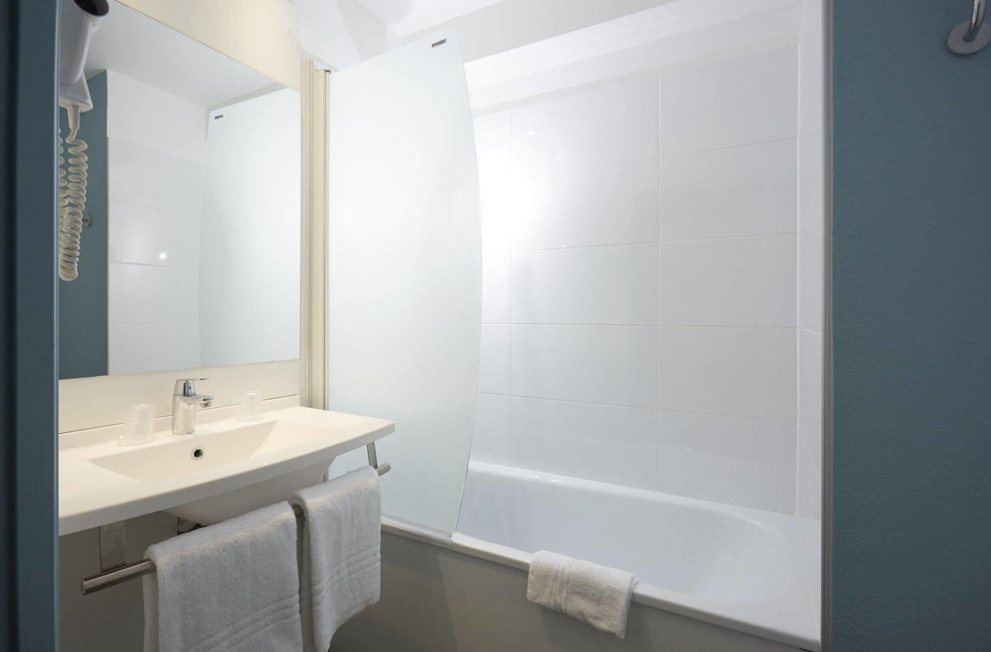 Hotel Baudouin Валенсиен Екстериор снимка